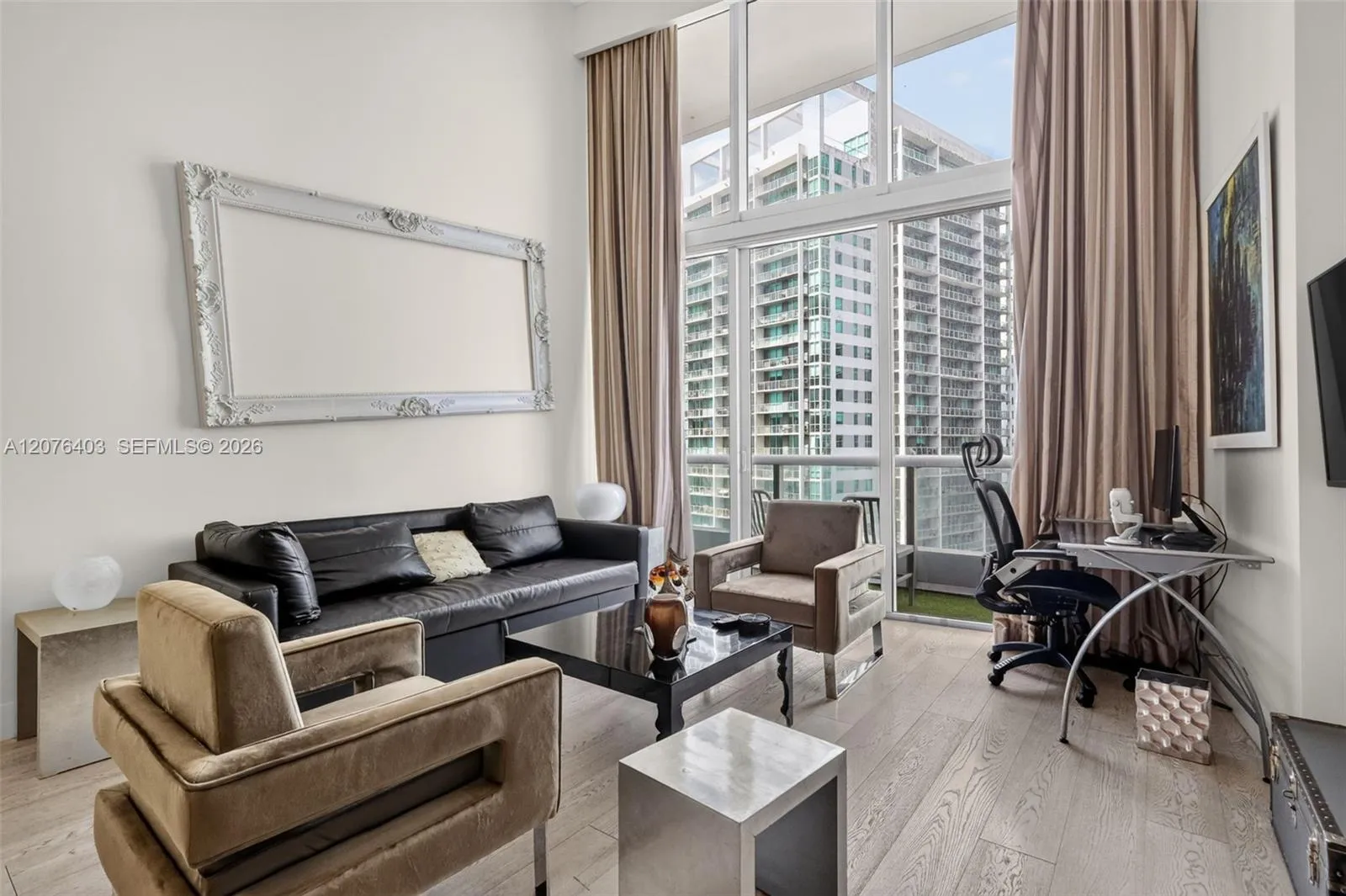 Foto de propiedad en 485 Brickell Avenue 2807, Miami, FL 33131 Miami con MLS# 