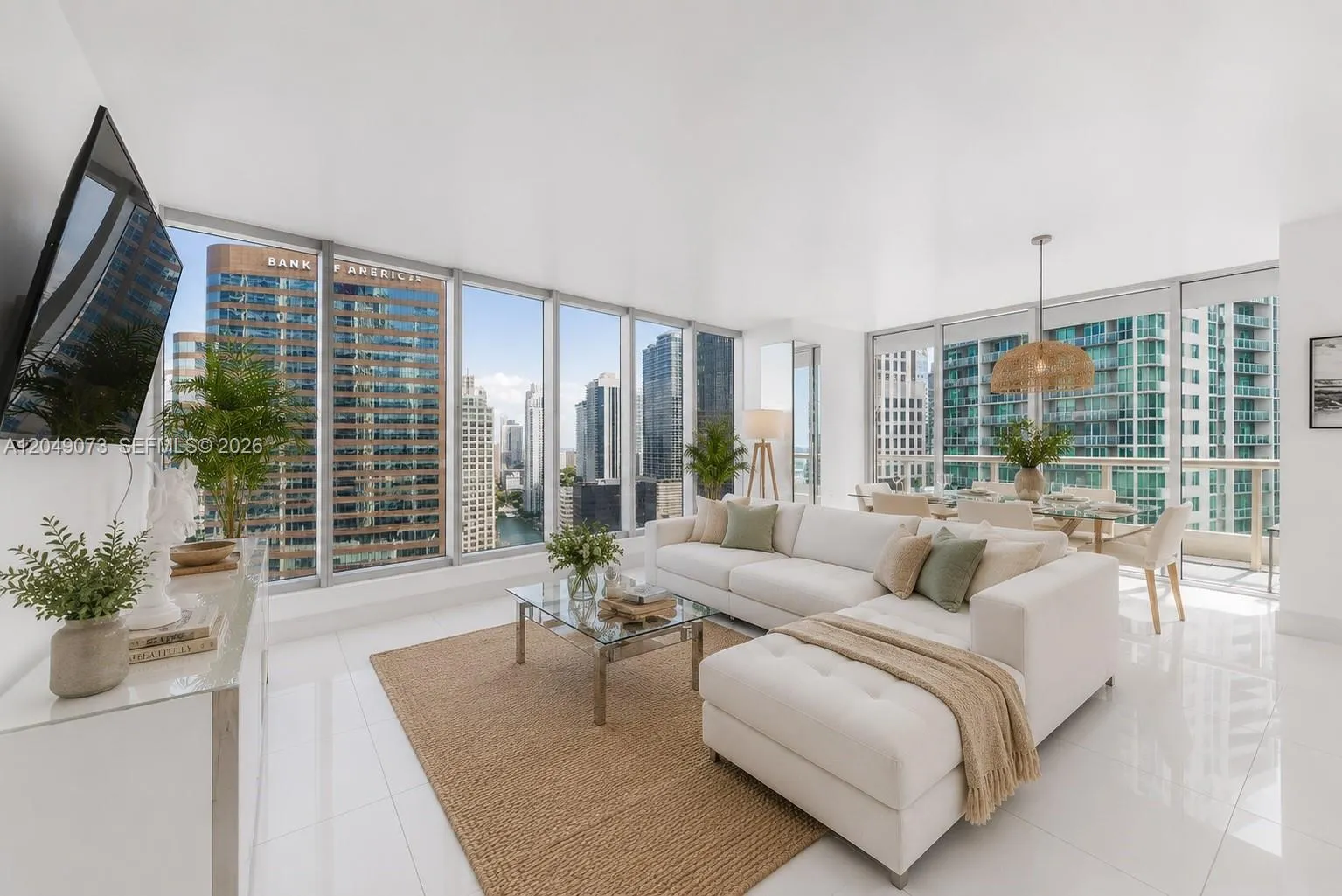 Foto de propiedad en 485 Brickell Avenue 2908, Miami, FL 33131 Miami con MLS# 