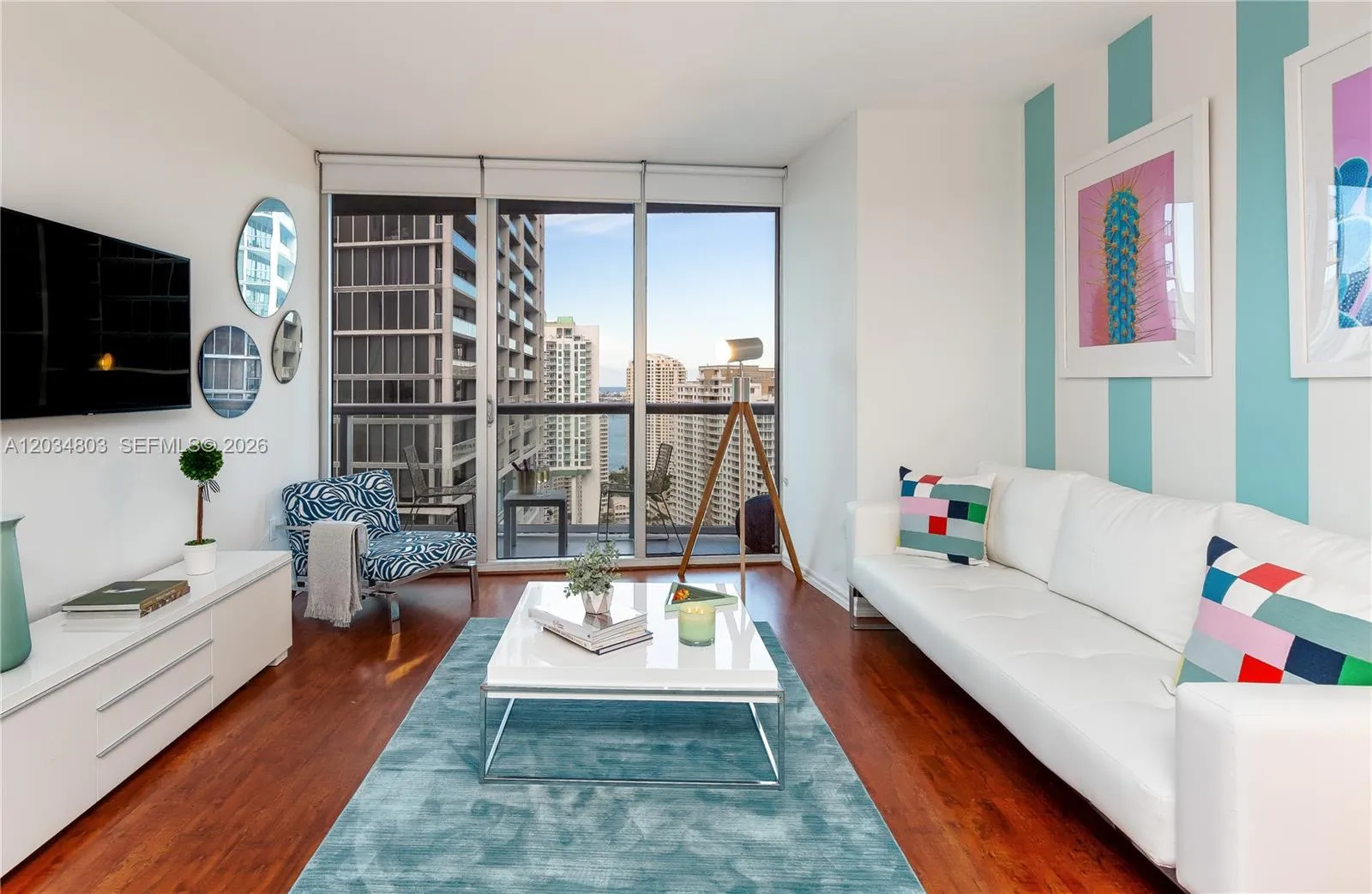 Foto de propiedad en 485 Brickell Avenue 3211, Miami, FL 33131 Miami con MLS# 