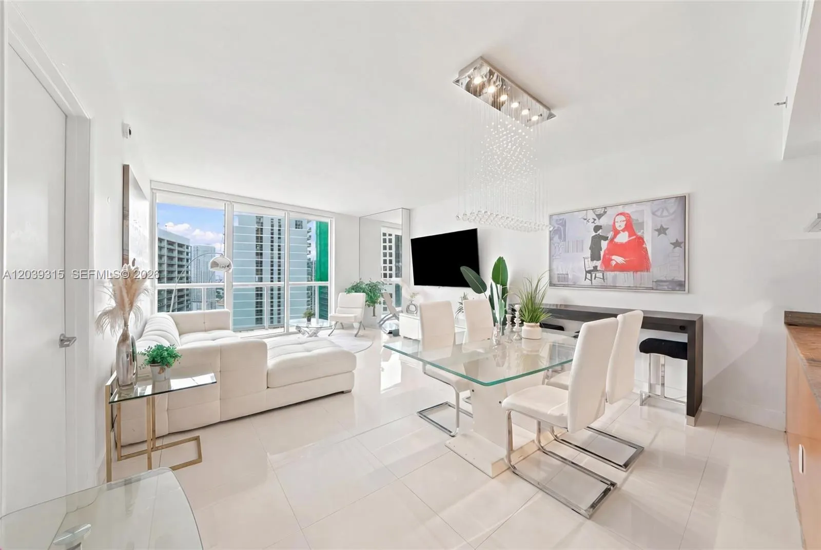 Foto de propiedad en 485 Brickell Avenue 3707, Miami, FL 33131 Miami con MLS# 