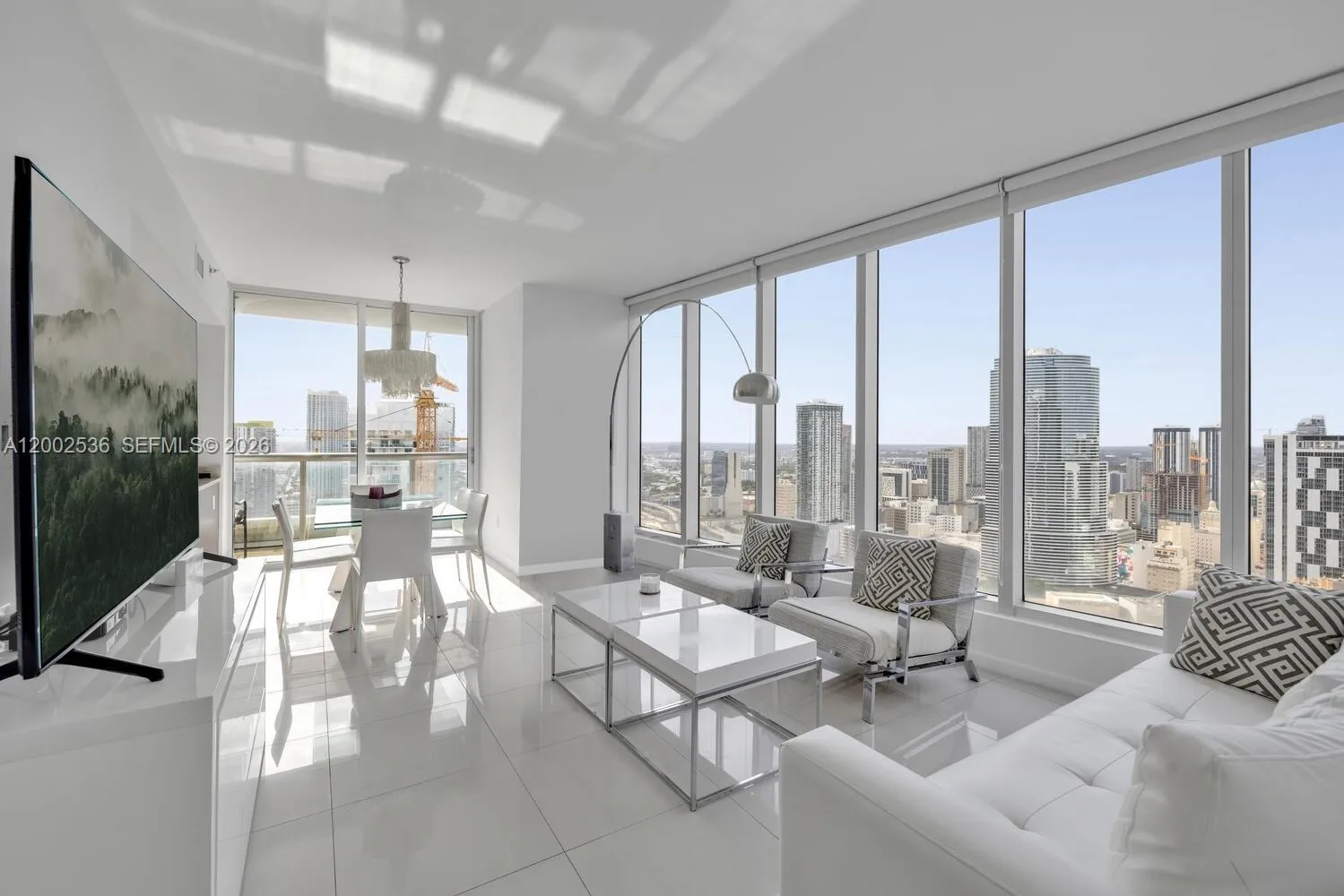 Foto de propiedad en 485 Brickell Avenue 4104, Miami, FL 33131 Miami con MLS# 