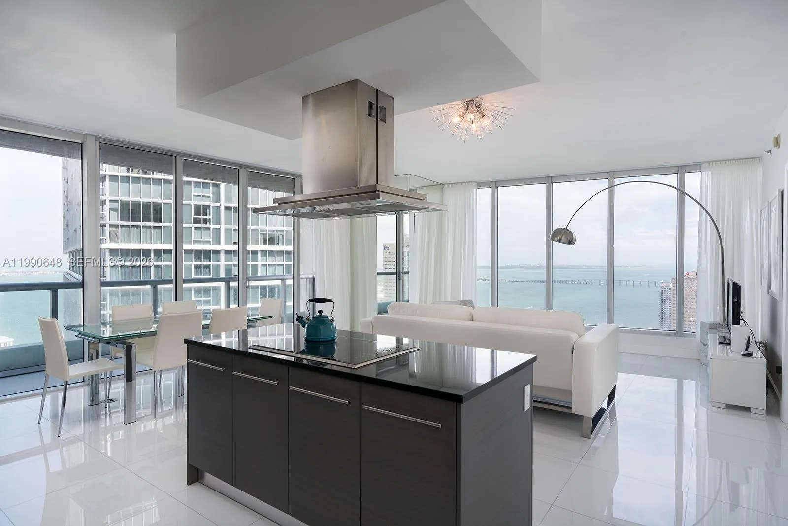 Foto de propiedad en 485 Brickell Avenue 4110, Miami, FL 33131 Miami con MLS# 