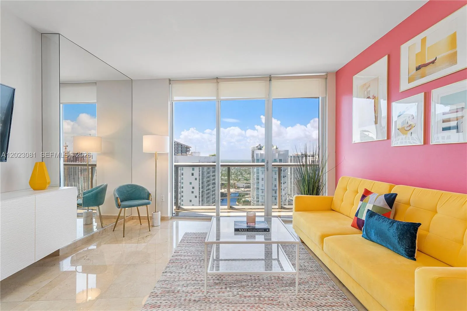Foto de propiedad en 485 Brickell Avenue 4206, Miami, FL 33131 Miami con MLS# 