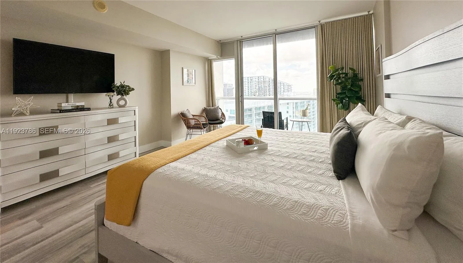 Foto de propiedad en 485 Brickell Avenue 4405, Miami, FL 33131 Miami con MLS# 