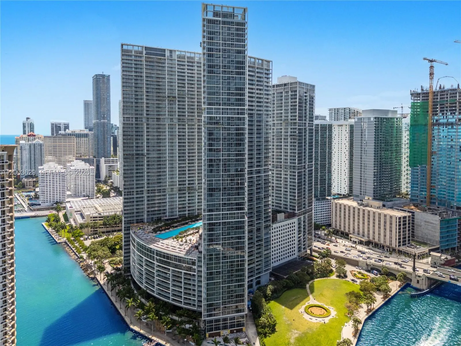 Foto de propiedad en 485 Brickell Avenue 4501, Miami, FL 33131 Miami con MLS# 
