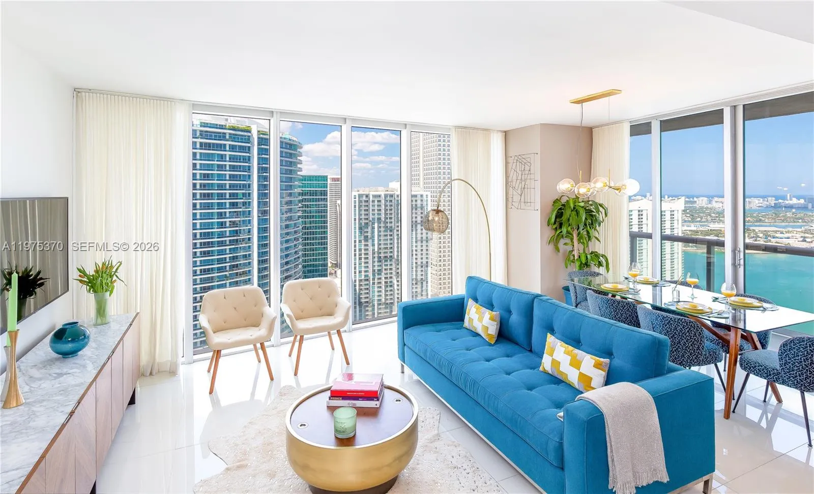 Foto de propiedad en 485 Brickell Avenue 4702, Miami, FL 33131 Miami con MLS# 