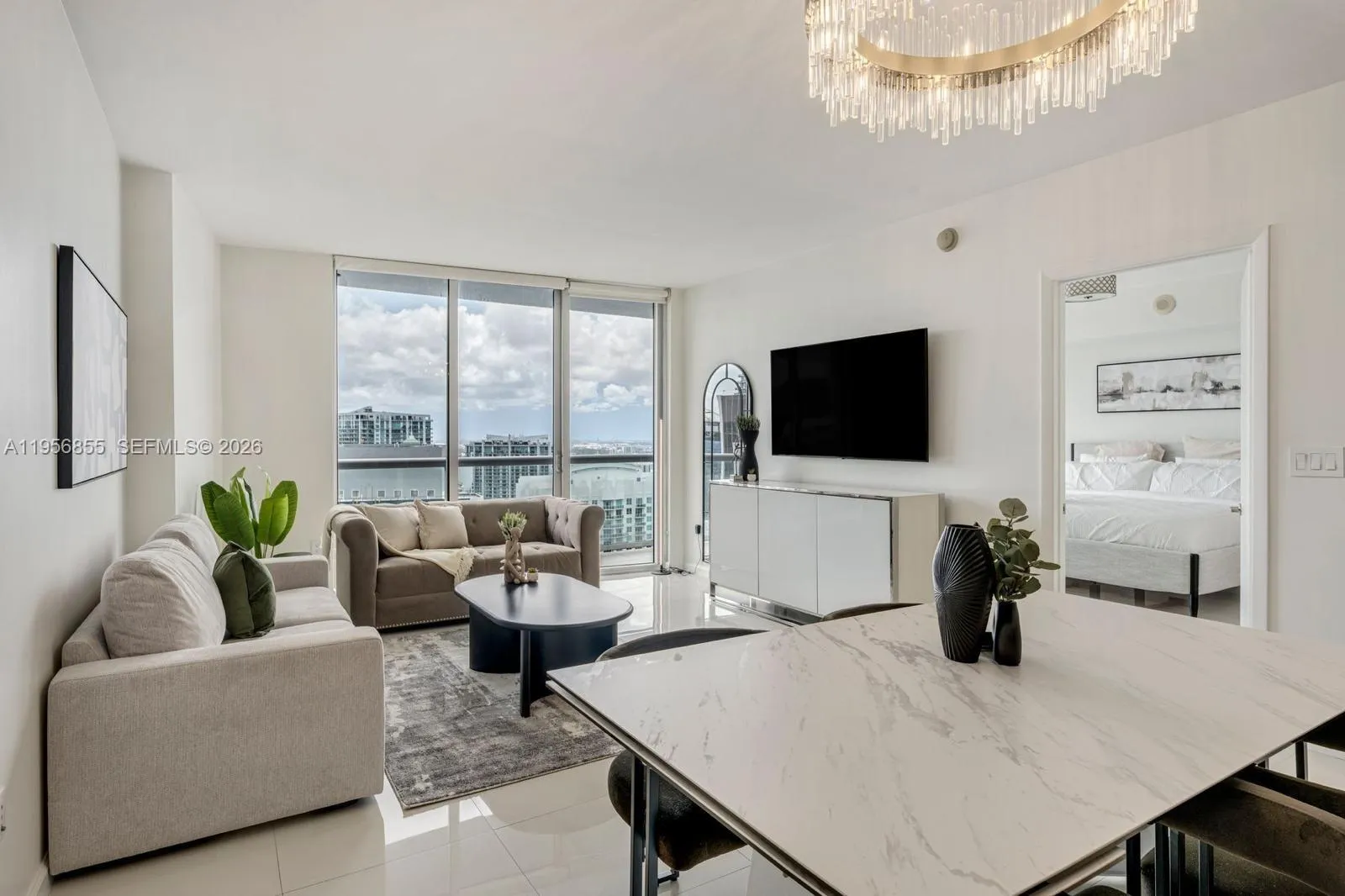Foto de propiedad en 485 Brickell Avenue 4706, Miami, FL 33131 Miami con MLS# 