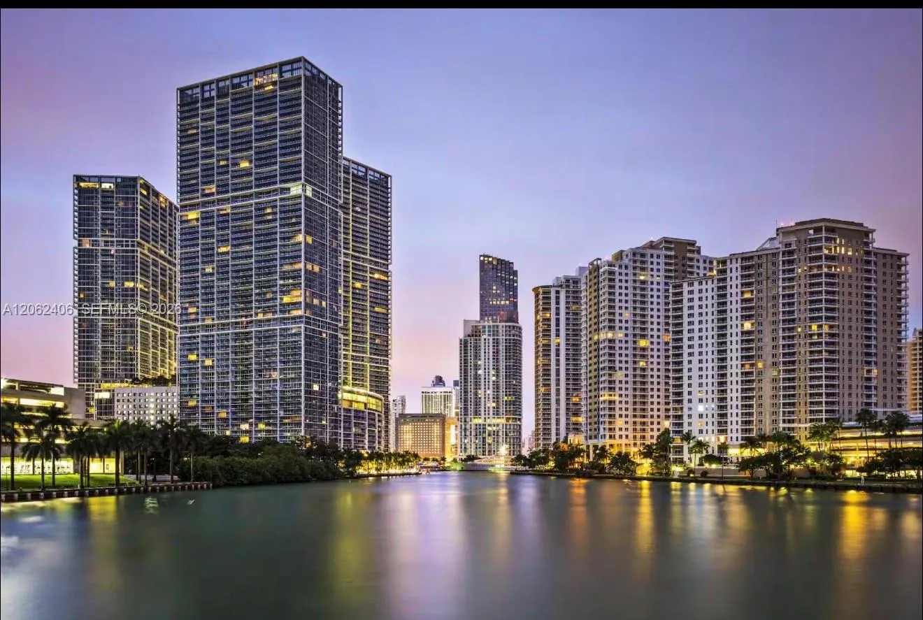 Foto de propiedad en 485 Brickell Avenue 4711, Miami, FL 33131 Miami con MLS# 