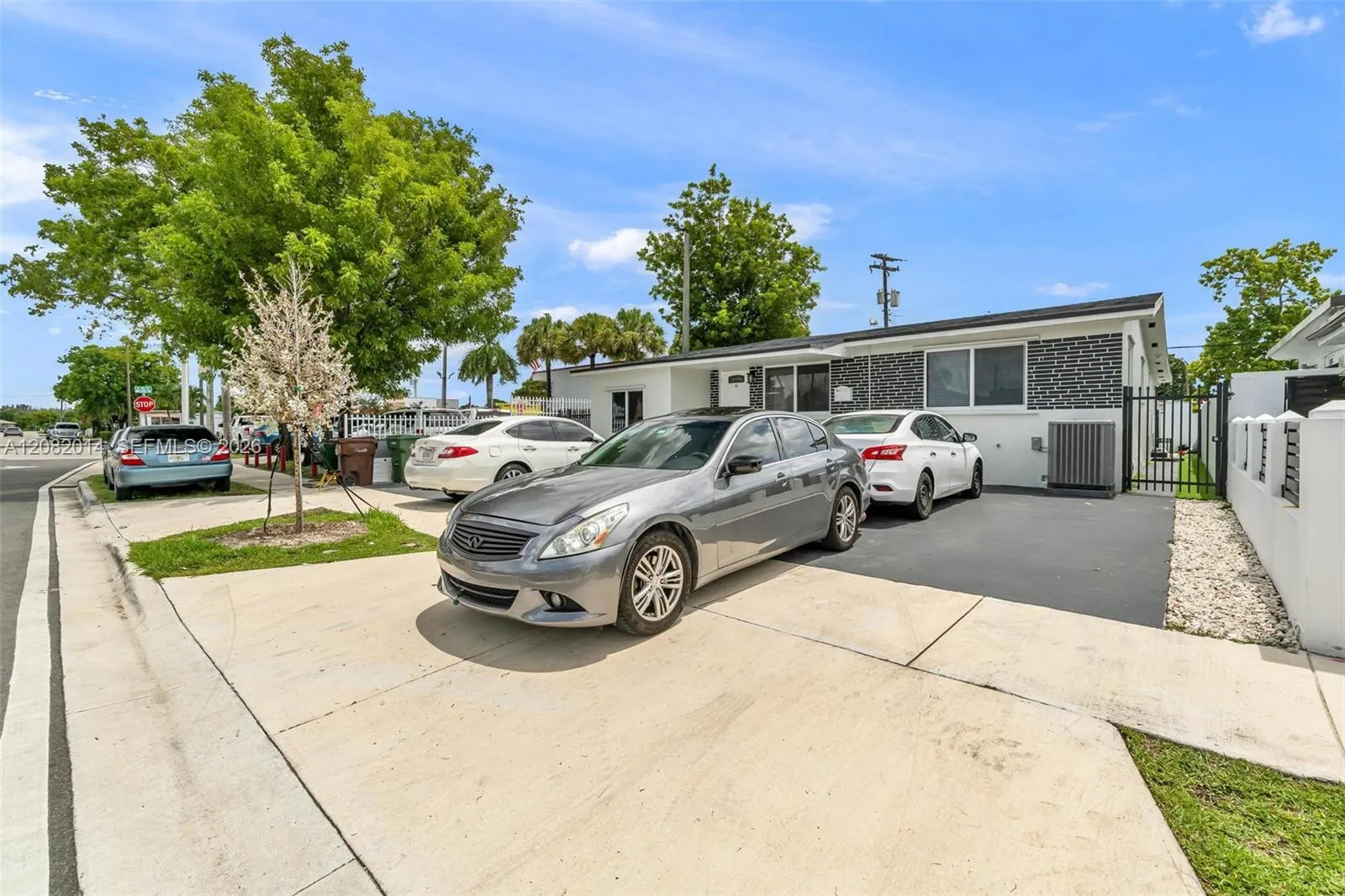 Foto de propiedad en 4851 E 8th Court, Hialeah, FL 33013 Hialeah con MLS# 