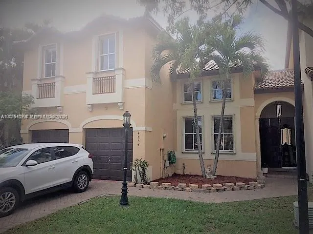 Foto de propiedad en 4854 NW 110th Place, Doral, FL 33178 Doral con MLS# 