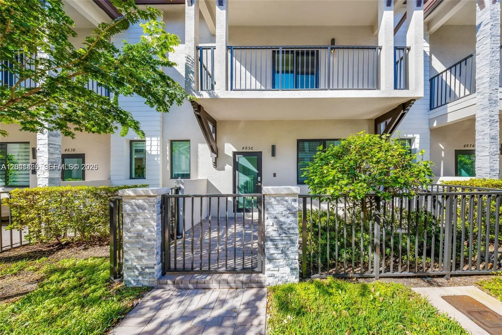 Vendido 4856 NW 83rd Parkway, Doral, FL 33166, Doral, FL 33166