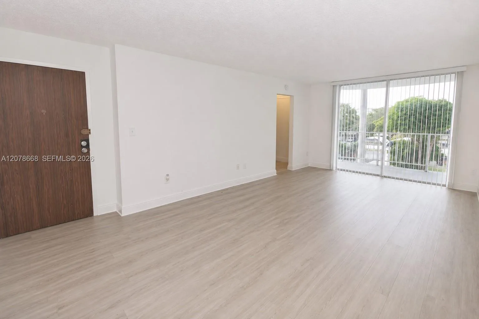 En Renta 486 NW 165th St Road B-301, Miami, FL 33169, Miami, FL 33169