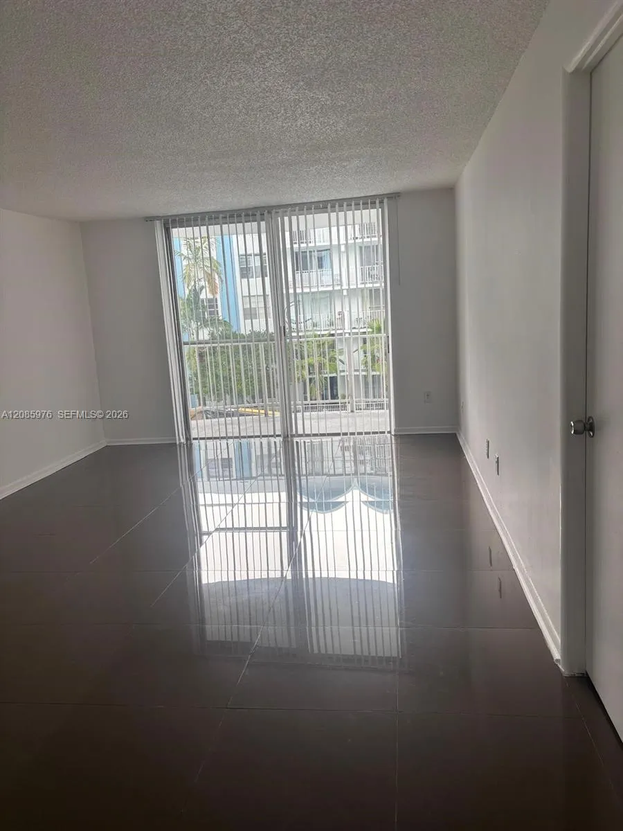 En Renta 486 NW 165th St Road B-308, Miami, FL 33169, Miami, FL 33169