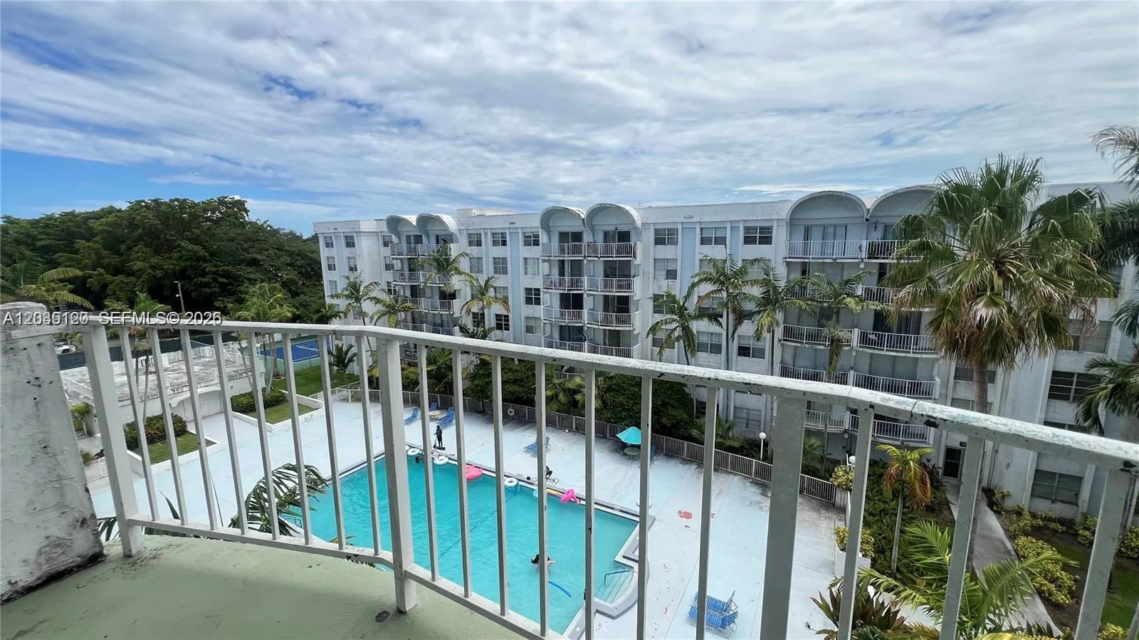 En Venta 486 NW 165th St Road B-606, Miami, FL 33169, Miami, FL 33169