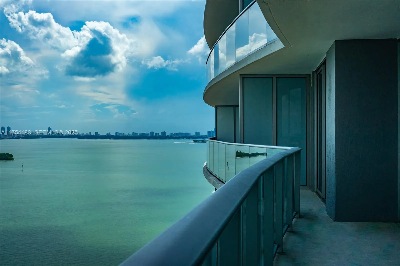 Foto de propiedad en 488 NE 18 Street 1809, Miami, FL 33132 Miami con MLS# 