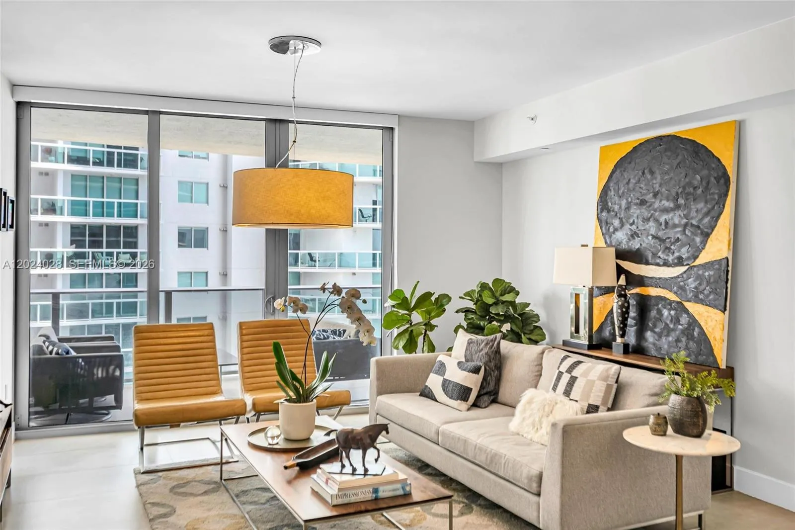 Foto de propiedad en 488 NE 18th Street 2011, Miami, FL 33132 Miami con MLS# 