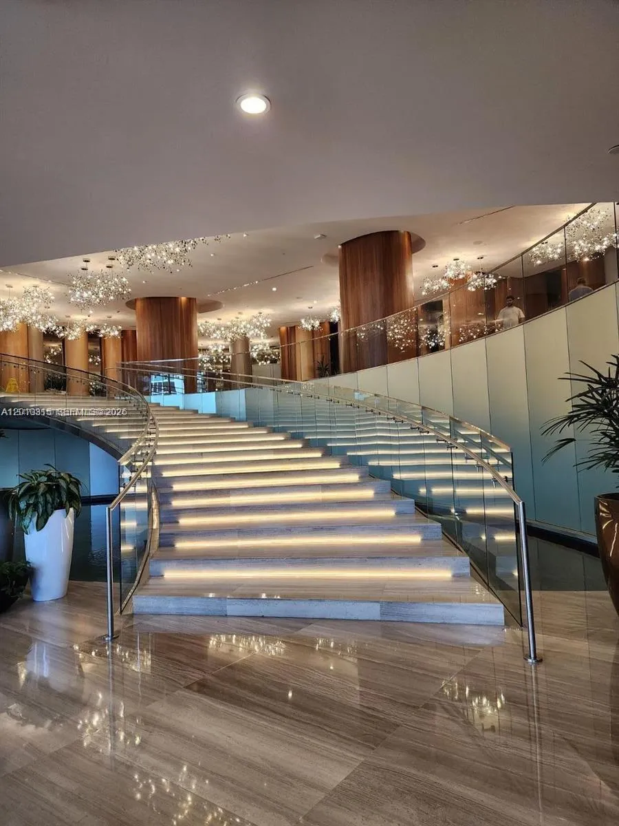 Foto de propiedad en 488 NE 18th Street 301, Miami, FL 33132 Miami con MLS#