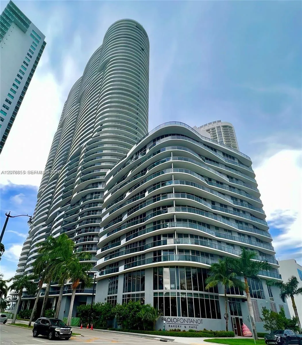 Foto de propiedad en 488 NE 18th Street 3100, Miami, FL 33132 Miami con MLS# 
