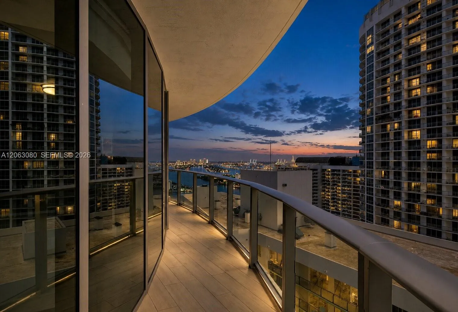 Foto de propiedad en 488 NE 18th Street 3900, Miami, FL 33132 Miami con MLS#