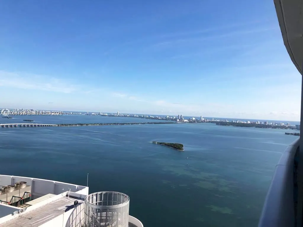 Foto de propiedad en 488 NE 18th Street 4905, Miami, FL 33132 Miami con MLS# 