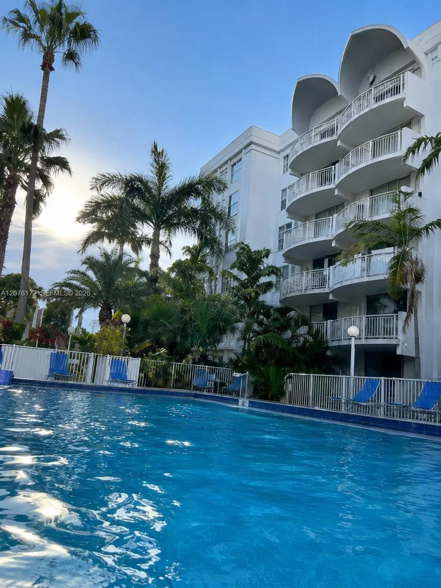 En Venta 488 NW 165th St Road B-112, Miami, FL 33169, Miami, FL 33169