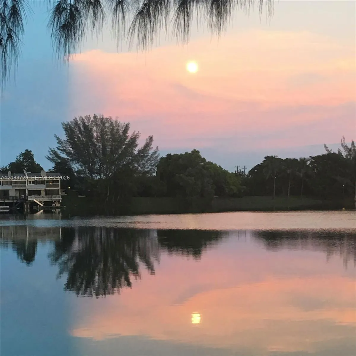 Foto de propiedad en 4883 SW 71st Place, Miami, FL 33155 Miami con MLS# 