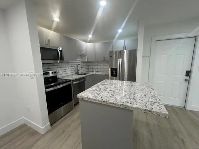 Foto de propiedad en 4890 NW 102nd Avenue 101-5, Doral, FL 33178 Doral con MLS# 