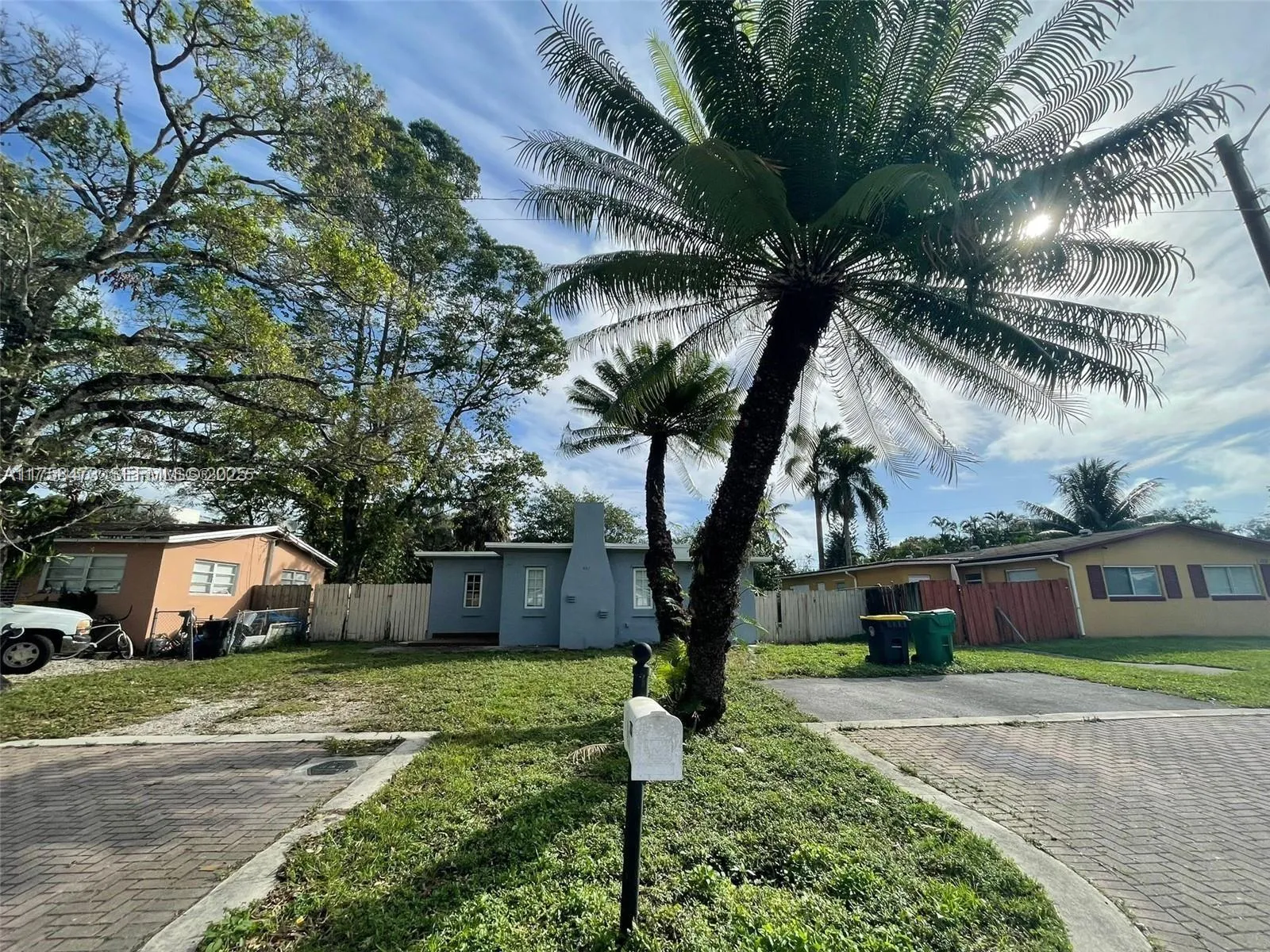 Foto de propiedad en 4896 SW 28th Terrace, Dania Beach, FL 33312 Dania Beach con MLS# 