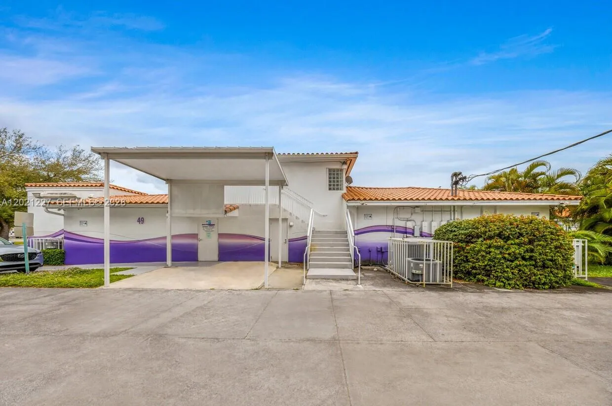 Foto de propiedad en 49 W 49th Street, Miami Beach, FL 33012 Miami Beach con MLS# 