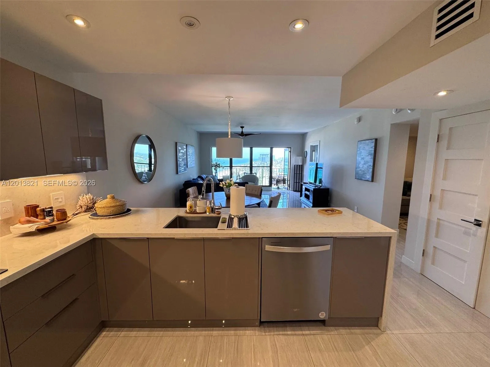 Foto de propiedad en 4900 N Ocean Boulevard 1601, Lauderdale-By-The-Sea, FL 33308 Lauderdale-By-The-Sea con MLS# 