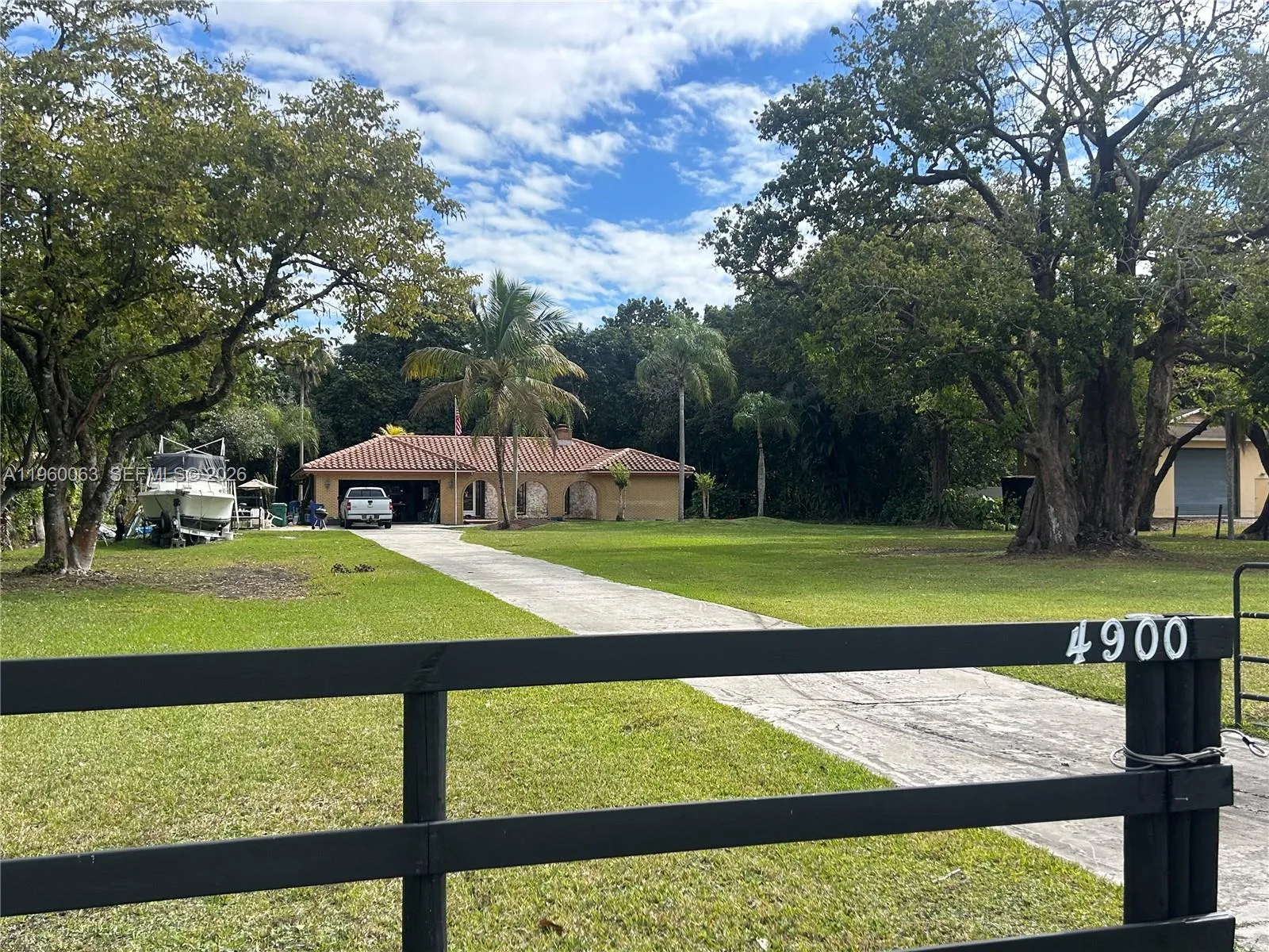 Foto de propiedad en 4900 SW 178th Avenue, Southwest Ranches, FL 33331 Southwest Ranches con MLS# 