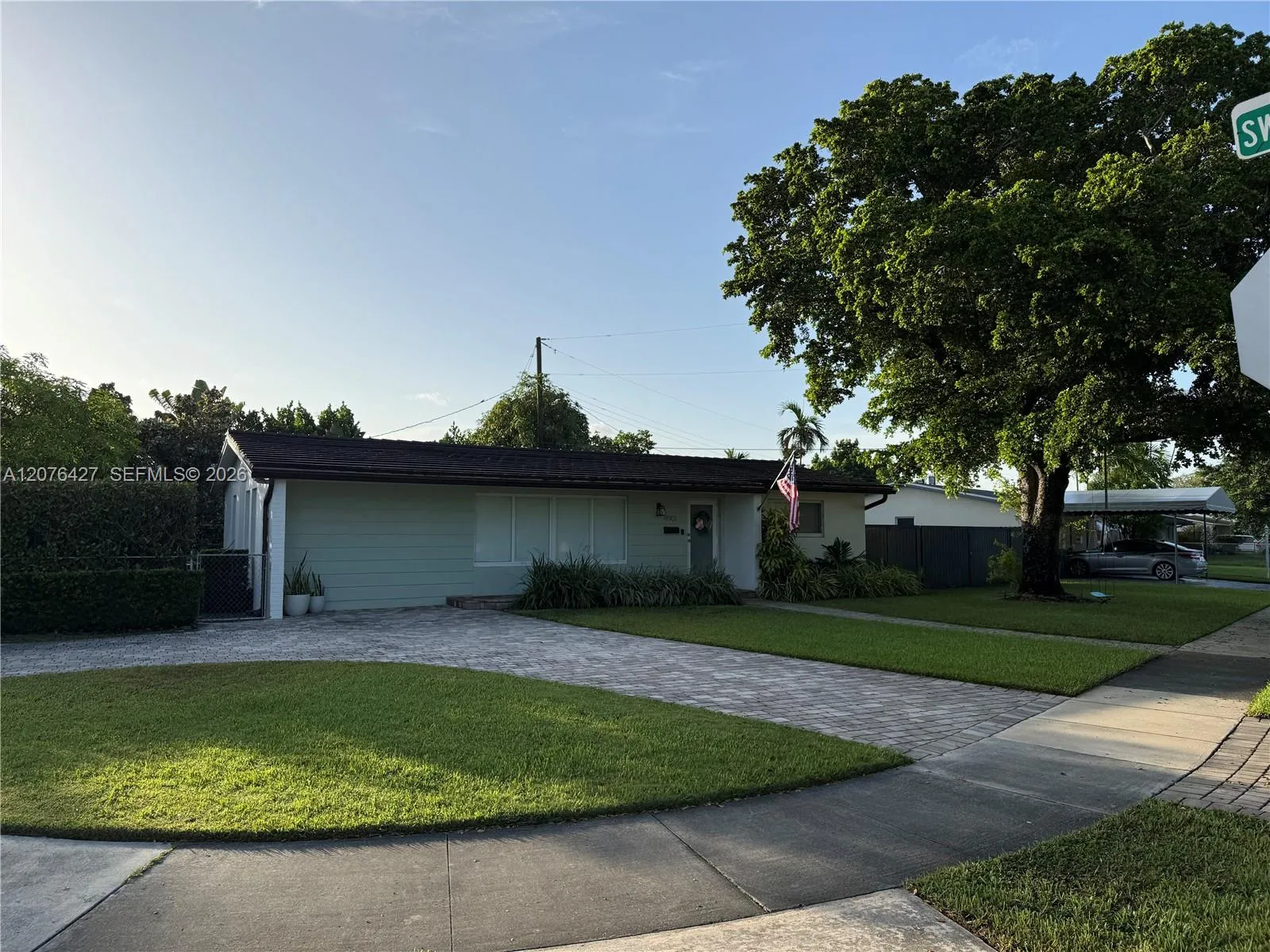 Foto de propiedad en 4901 SW 95th Court, Miami, FL 33165 Miami con MLS# 