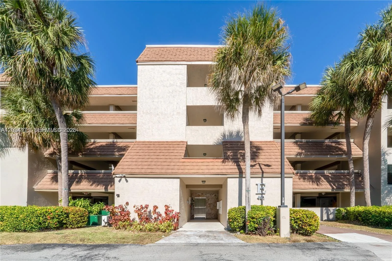 Foto de propiedad en 491 Ives Dairy Road 202-5, Miami, FL 33179 Miami con MLS# 