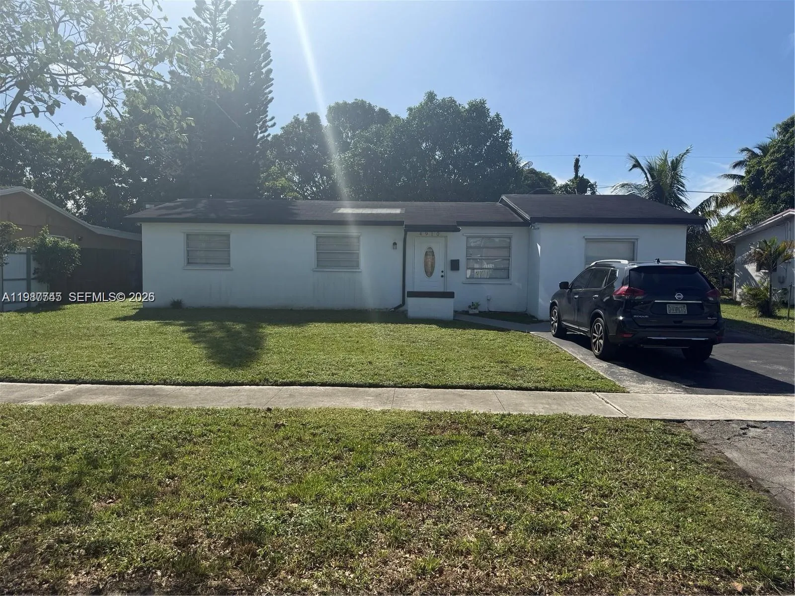 Foto de propiedad en 4910 NW 18th Street, Lauderhill, FL 33313 Lauderhill con MLS# 
