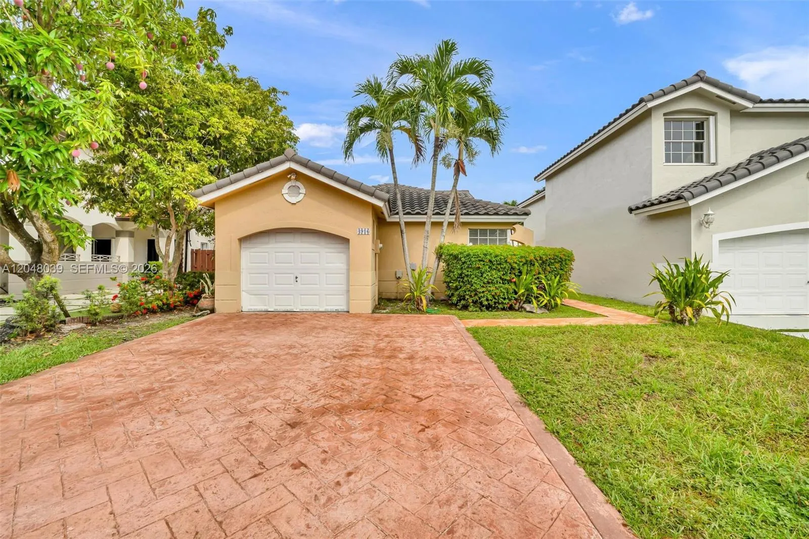 Foto de propiedad en 4916 SW 154th Avenue, Miami, FL 33185 Miami con MLS# 