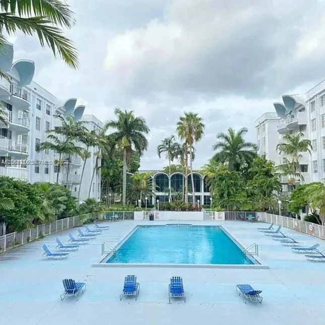 En Venta 492 NW 165th St Road C-415, Miami, FL 33169, Miami, FL 33169