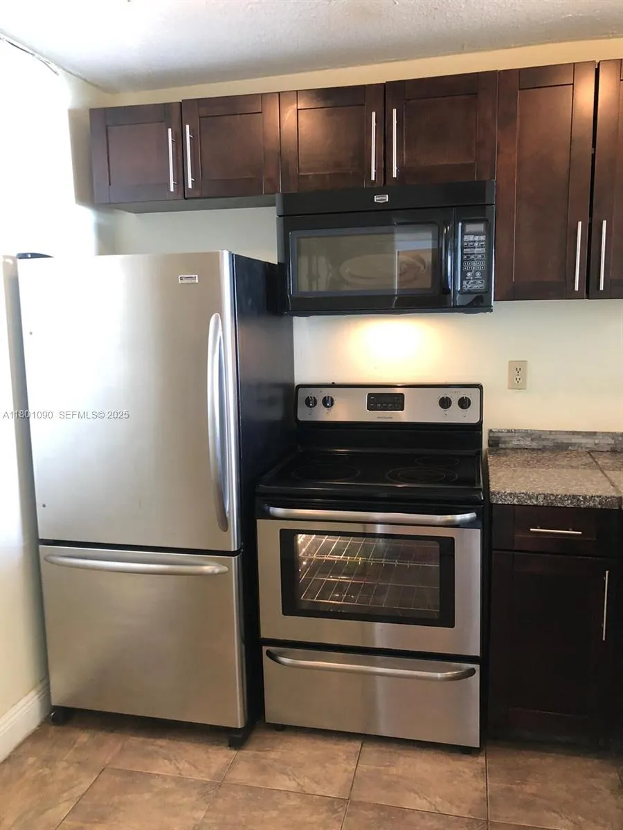 Foto de propiedad en 492 NW 165th St Road C514, Miami, FL 33169 Miami con MLS# 