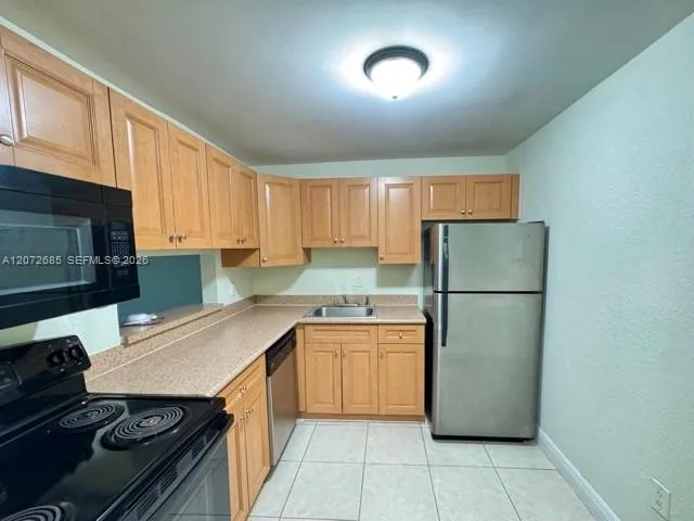 Foto de propiedad en 4920 NW 79th Avenue 101, Doral, FL 33166 Doral con MLS# 