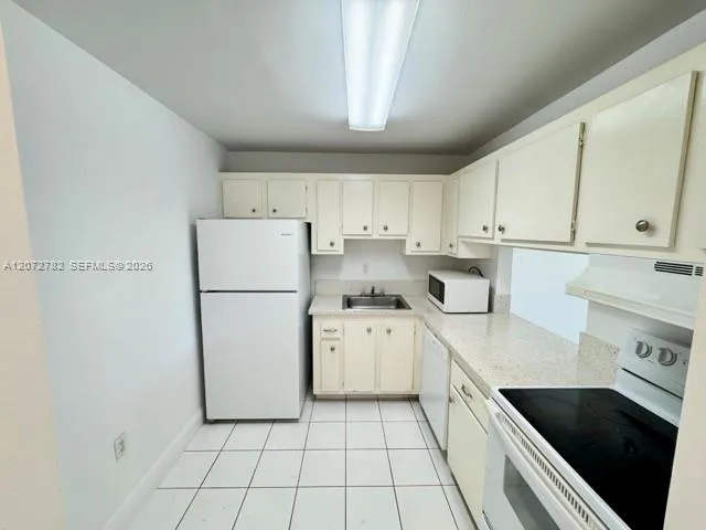 Foto de propiedad en 4920 NW 79th Avenue 207, Doral, FL 33166 Doral con MLS# 