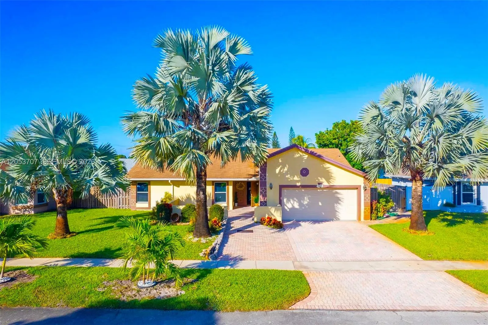 Foto de propiedad en 4921 NW 83rd Avenue, Lauderhill, FL 33351 Lauderhill con MLS# 