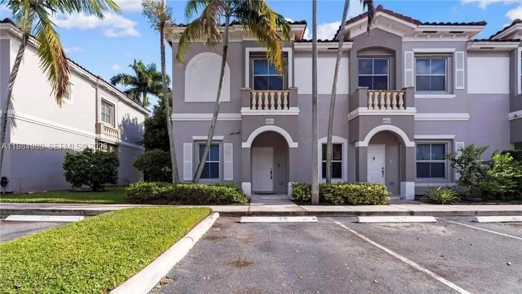 Foto de propiedad en 4921 SW 140th Terrace 1, Miramar, FL 33027 Miramar con MLS# 