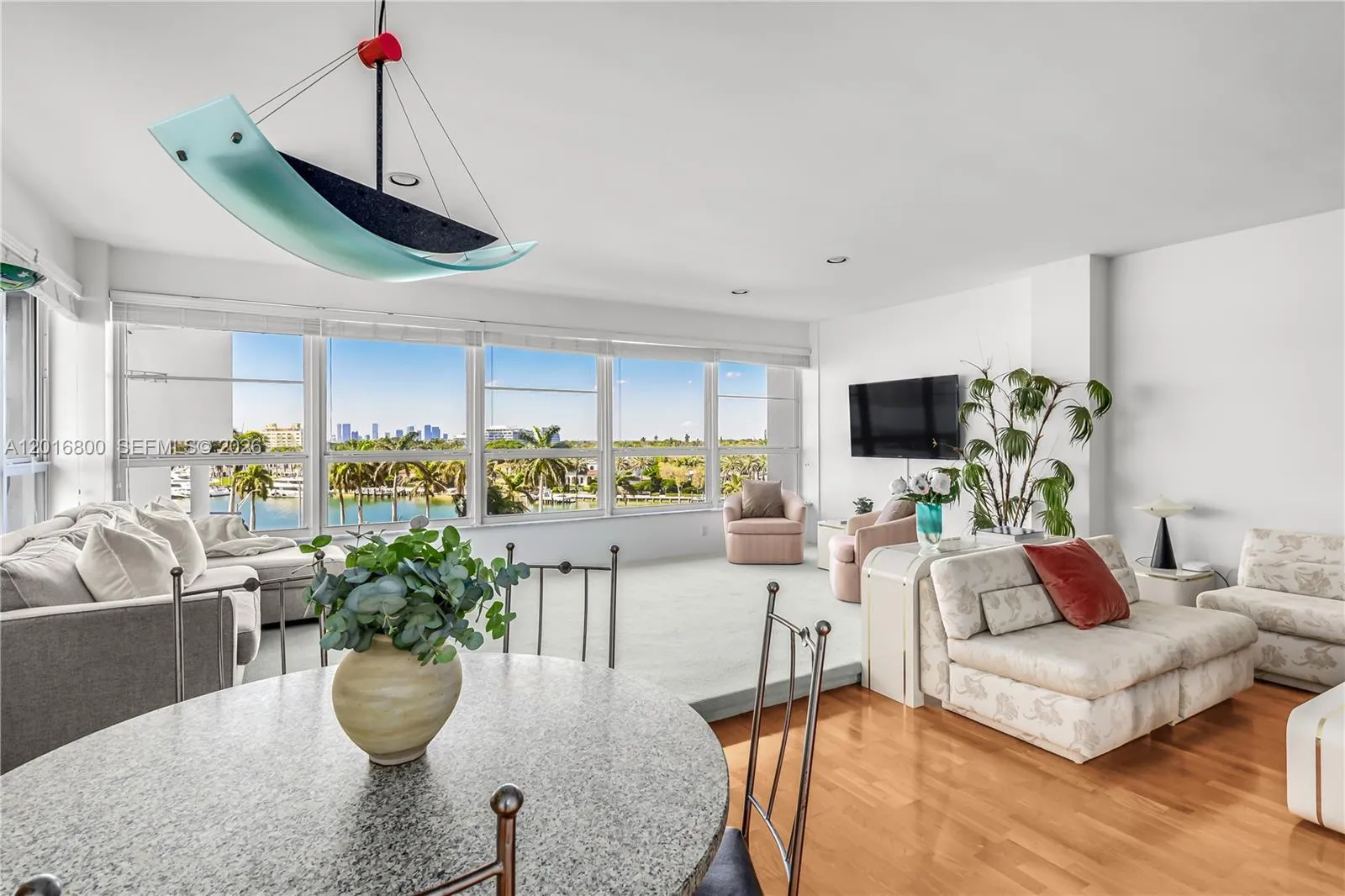 Foto de propiedad en 4925 Collins Avenue 5F, Miami Beach, FL 33140 Miami Beach con MLS# 