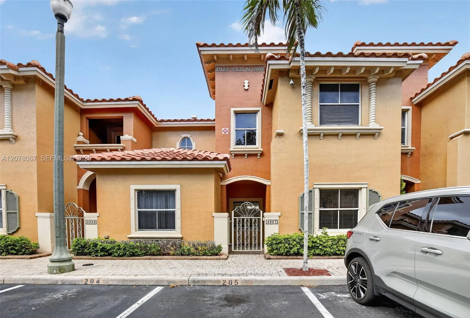 Foto de propiedad en 4927 N Harbor Isles Drive 205, Dania Beach, FL 33312 Dania Beach con MLS# 