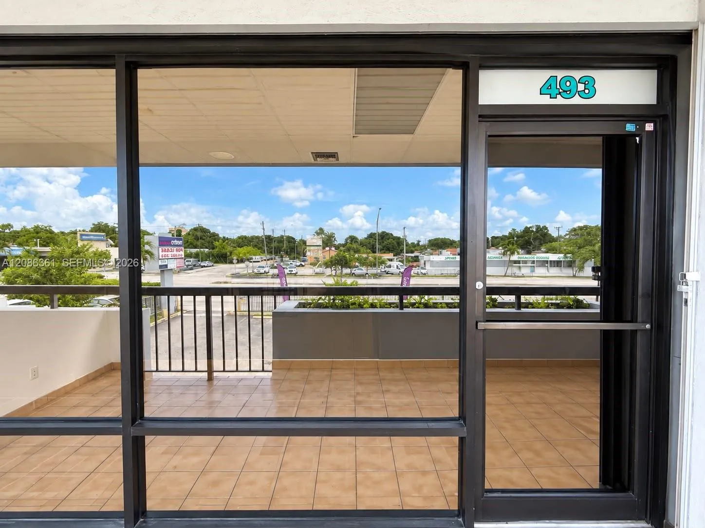 Foto de propiedad en 493 NW 27th Avenue, Miami, FL 33125 Miami con MLS# 