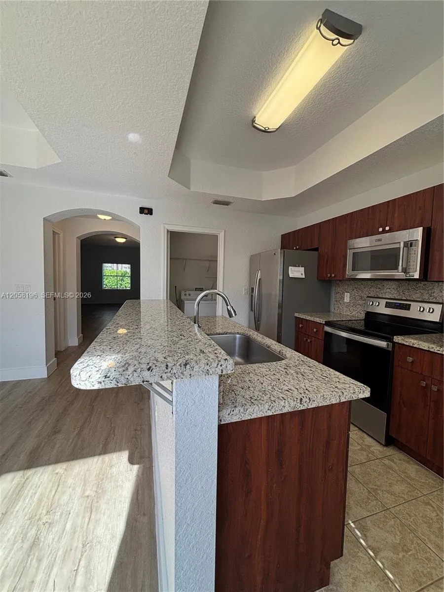 Foto de propiedad en 4931 N Harbor Isles Drive 203, Dania Beach, FL 33312 Dania Beach con MLS# 