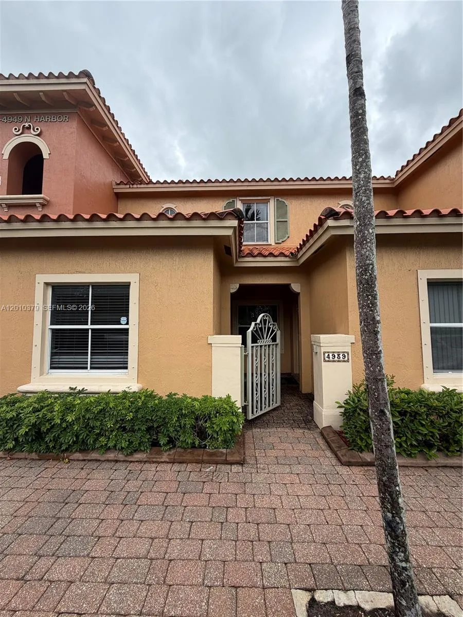 En Renta 4939 N Harbor Isles Drive 106, Dania Beach, FL 33312, Dania Beach, FL 33312