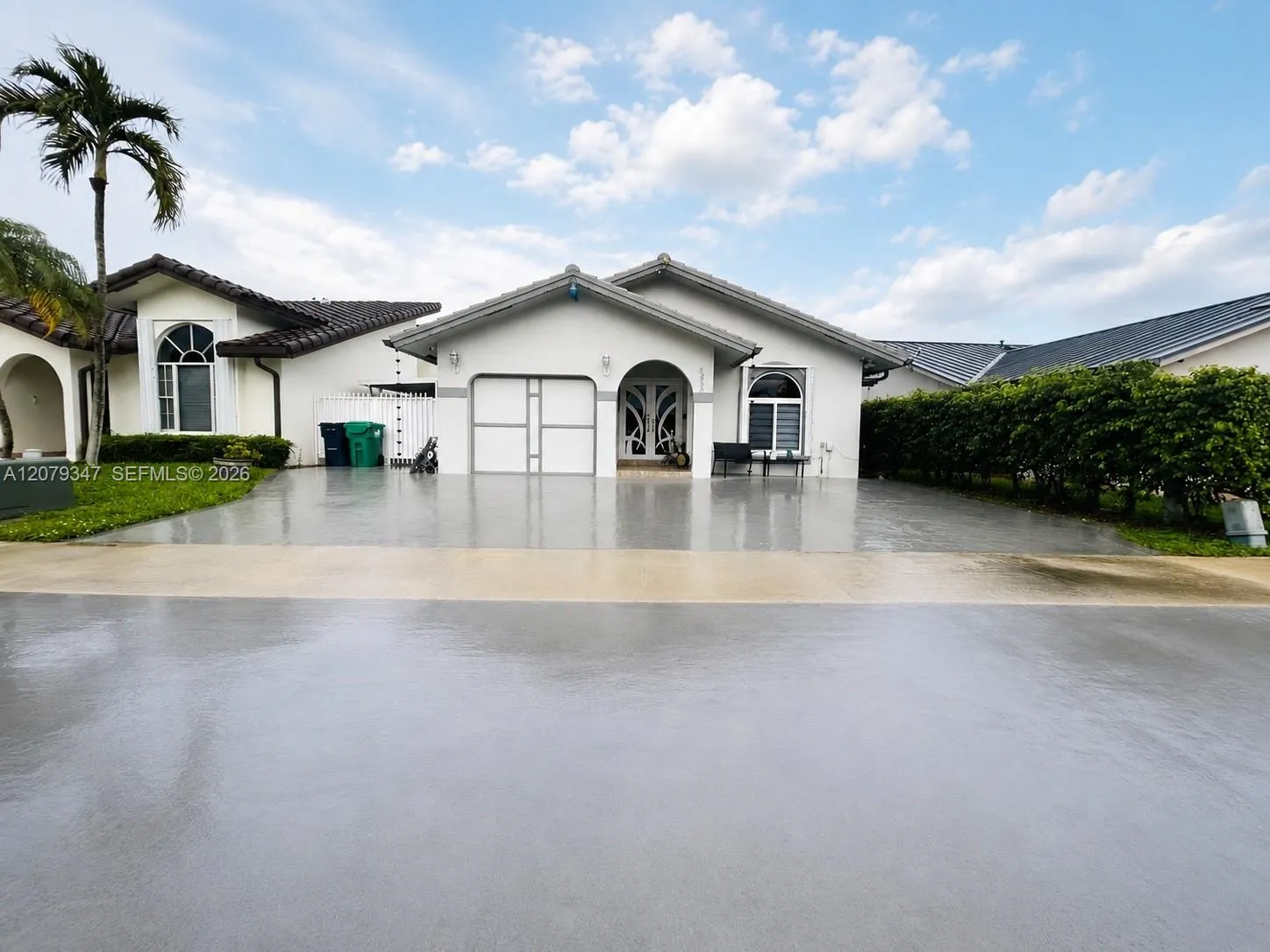 Foto de propiedad en 4939 SW 143rd Avenue, Miami, FL 33175 Miami con MLS# 