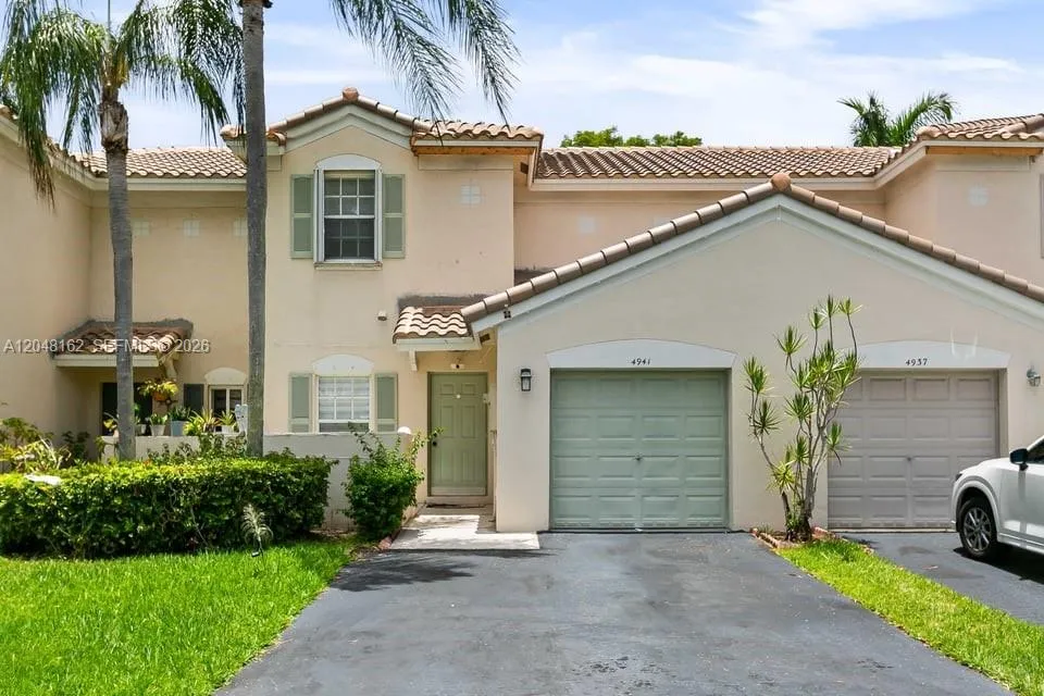 Foto de propiedad en 4941 SW 32nd Terrace, Dania Beach, FL 33312 Dania Beach con MLS# 