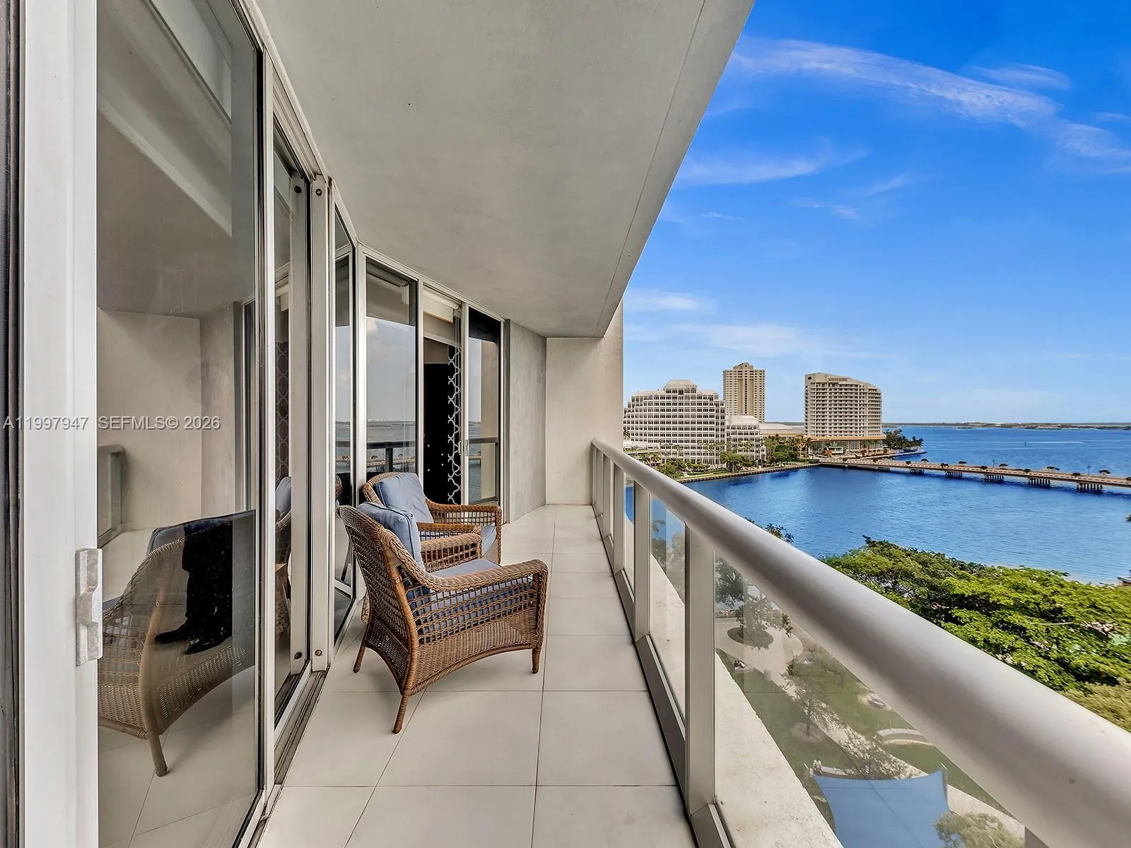 Foto de propiedad en 495 Brickell Avenue 1007, Miami, FL 33131 Miami con MLS# 