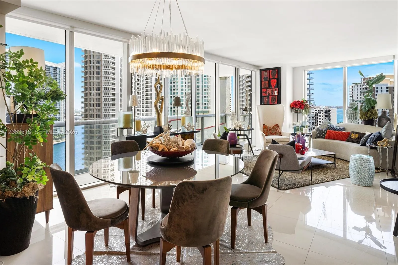 Foto de propiedad en 495 Brickell Avenue 1802, Miami, FL 33131 Miami con MLS# 
